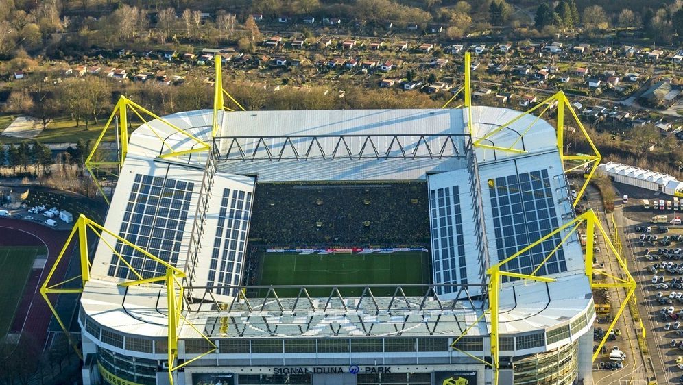 Bundesliga Borussia Dortmund Baut Stadion Aus Ran