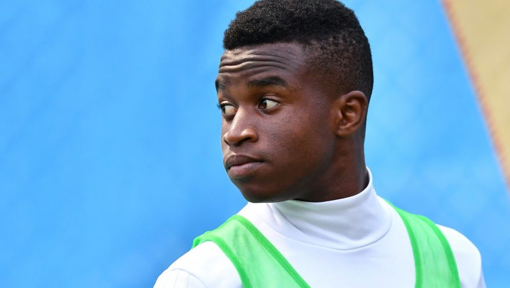 Bvb Wunderkind Moukoko Messi Schenkt Barca Trikot Zum Geburtstag