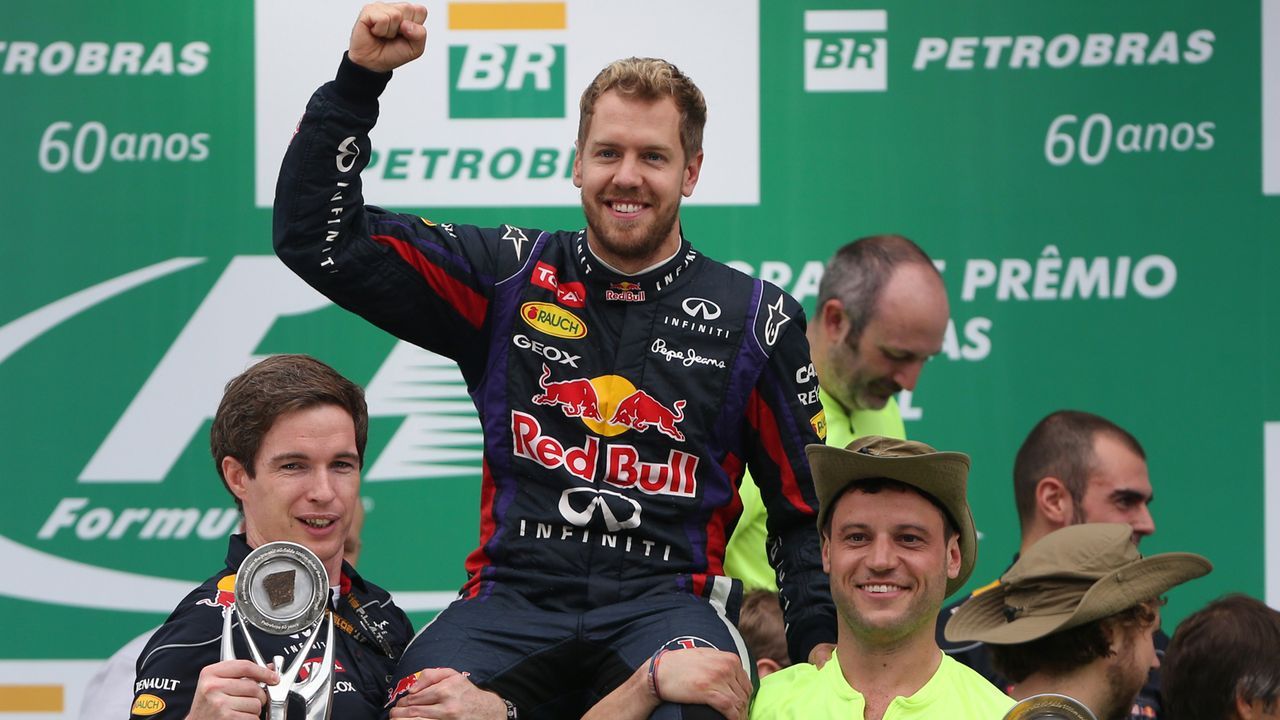 Vettel holt in Sao Paulo 2013 den neunten Sieg in Folge - Bildquelle: imago images/Motorsport Images