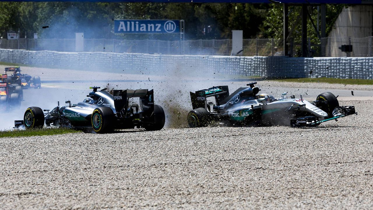 Lewis Hamilton gegen Nico Rosberg (Mercedes) - Bildquelle: imago/LAT Photographic
