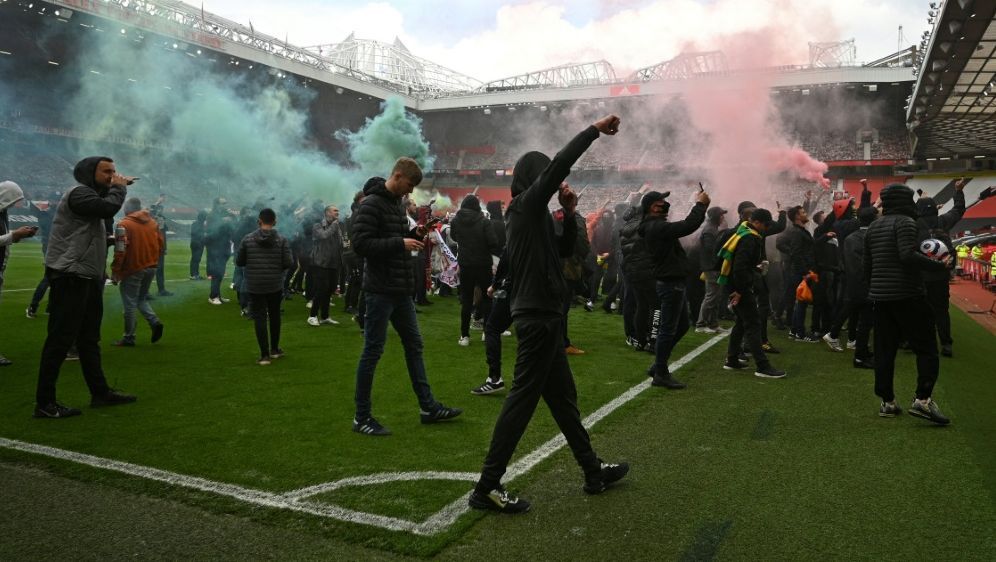 Massive Fan-Proteste im Old Trafford - Bildquelle: AFPSIDOLI SCARFF