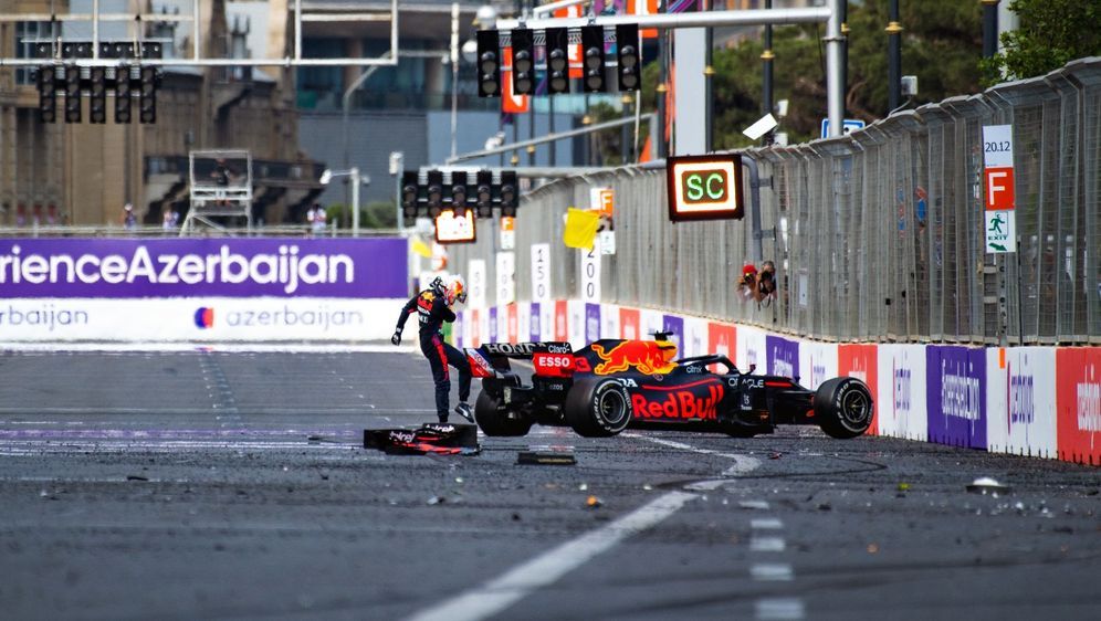 Reifenplatzer In Baku Verstappen Zweifelt An Pirelli Erklarung