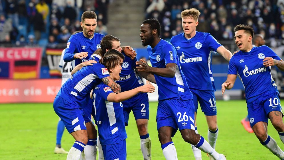 2. Bundesliga: Schalke übernimmt die Tabellenführung. Der FC Schalke 04 hat ... - Bildquelle: imago images/KBS-Picture