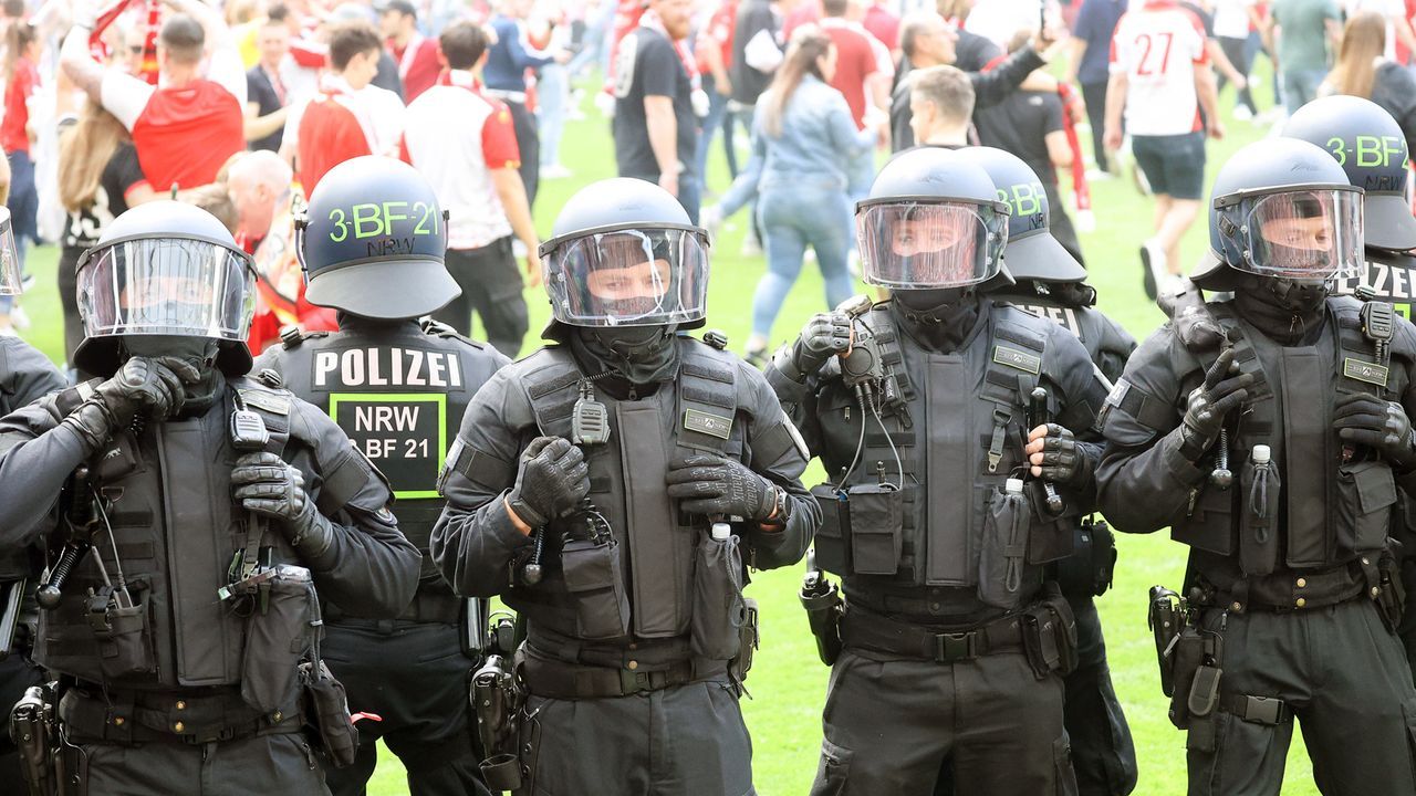 Polizei hat alles im Griff - Bildquelle: IMAGO/Eibner