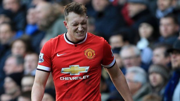 Manchester United Verteidiger Phil Jones für zwei Spiele ...