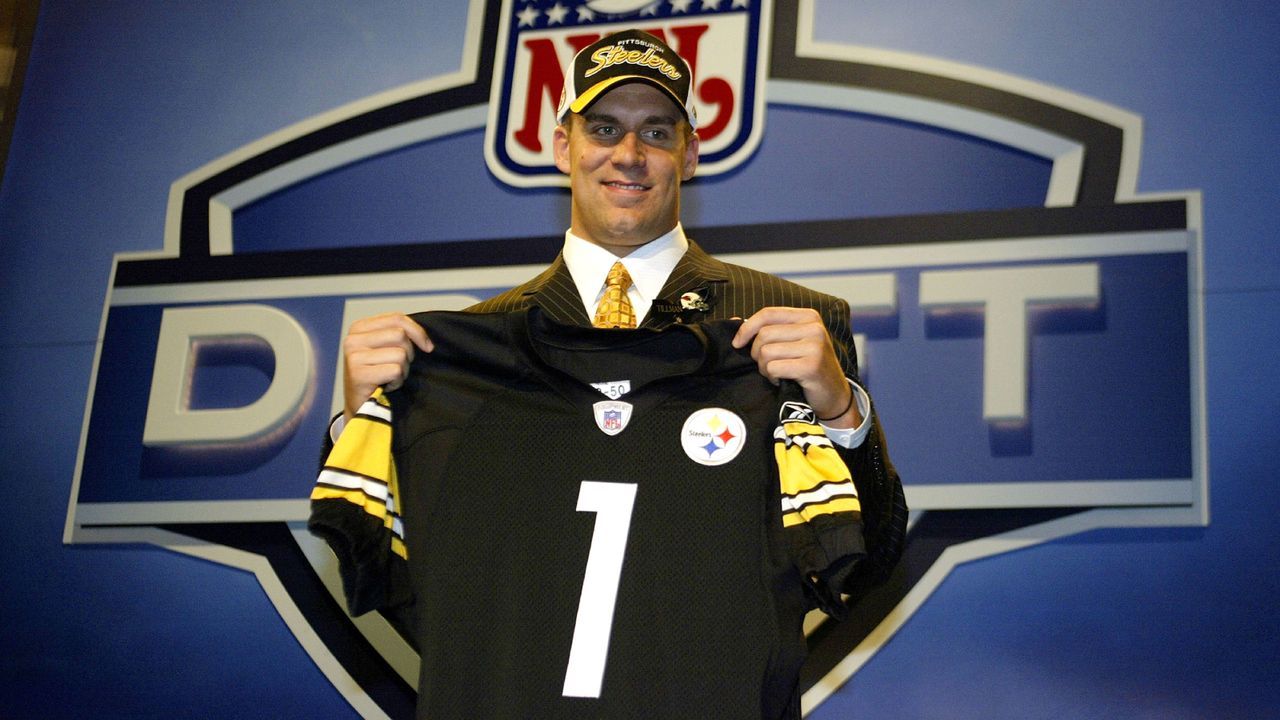 2004: Draft-Posse ermöglicht den Steelers Roethlisberger-Pick - Bildquelle: Getty