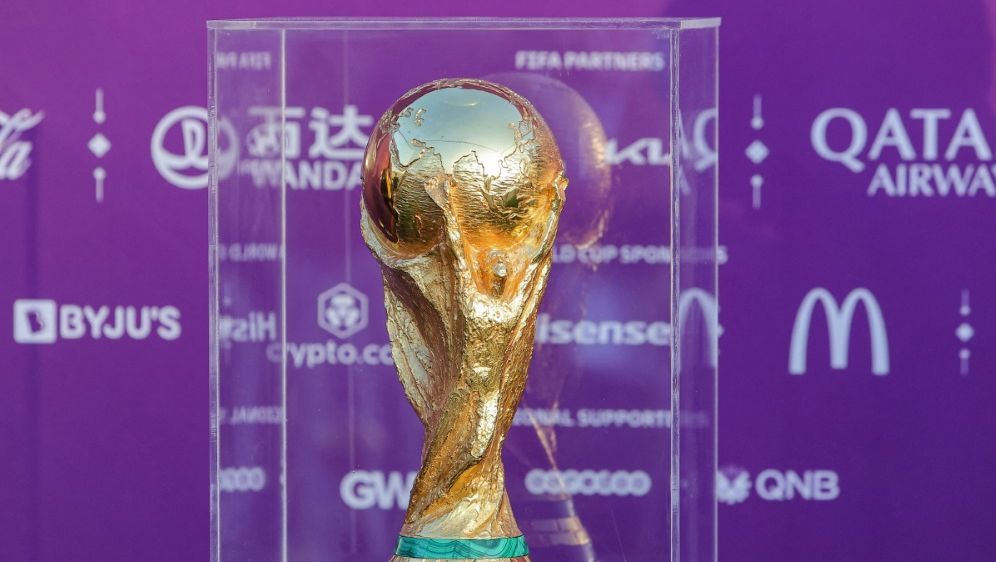 Bündnis ProFans erneuert Kritik an Fußball-WM in Katar - Bildquelle: AFP/SID/KARIM JAAFAR