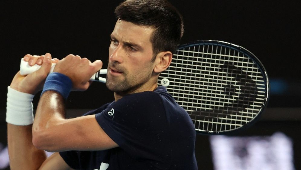 Tennisstar Novak Djokovic beim Training in Melbourne - Bildquelle: AFP/SID/MARTIN KEEP