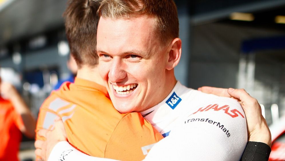 Pure Freude bei Mick Schumacher und Haas nach den ersten Formel-1-Punkten - Bildquelle: Motorsport Images