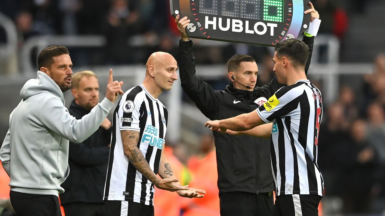 Sechs Wechsel in einem Spiel: Newcastle United profitiert von Sonderregel - Bildquelle: 2022 Getty Images