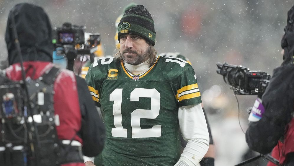 Die Enttäuschung steht ihm ins Gesicht geschrieben: Aaron Rodgers verlässt g... - Bildquelle: Getty Images