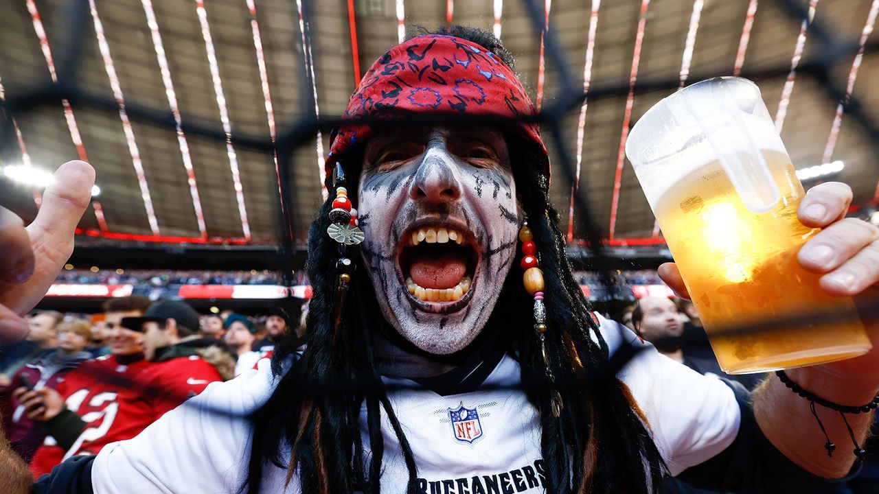 Tampa Bay Buccaneers vs. Seattle Seahawks: Verrückte Fans beim Munich Game - Bildquelle: Imago