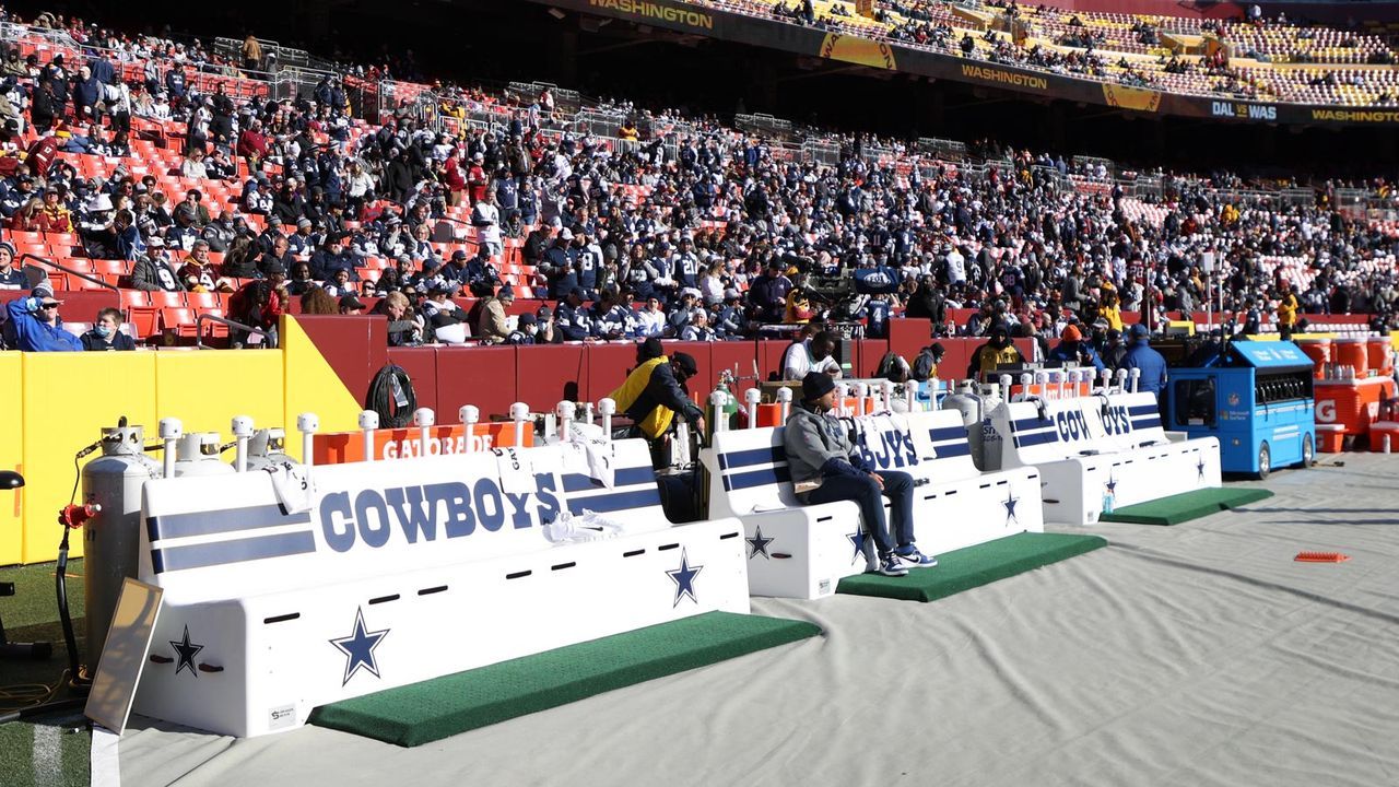 Dallas Cowboys bringen eigene Bänke mit - Bildquelle: 2021 Getty Images