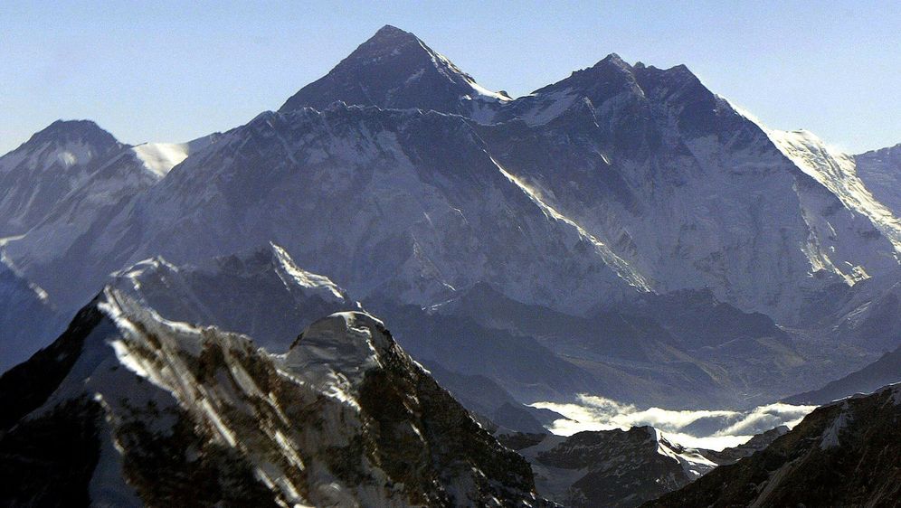 1953 wurde der Mount Everest zum ersten Mal bestiegen - Bildquelle: AFP/SID/KAZUHIRO NOGI