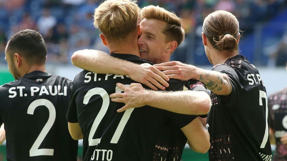 Der FC St. Pauli bezwingt Magdeburg deutlich mit 3:0 - Bildquelle: FIRO/FIRO/SID/