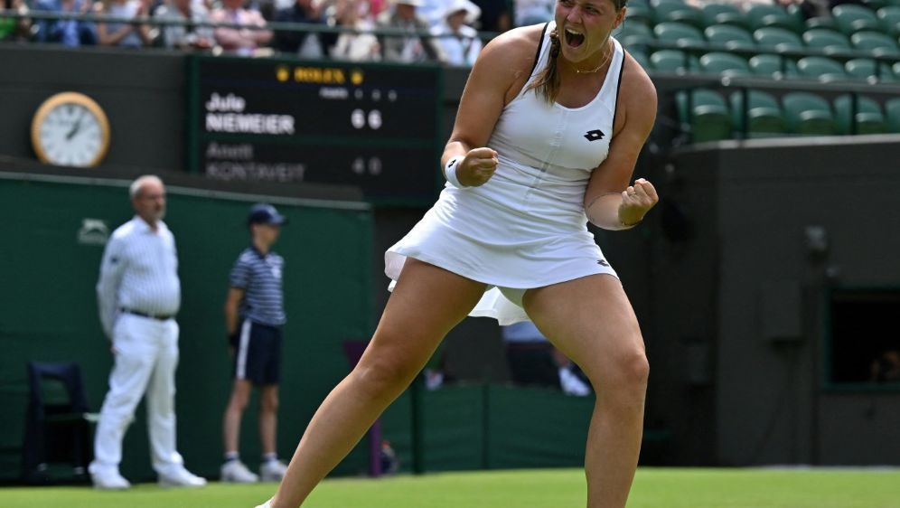 Jule Niemeier sorgte in Wimbledon für eine Überraschung - Bildquelle: AFP/SID/GLYN KIRK