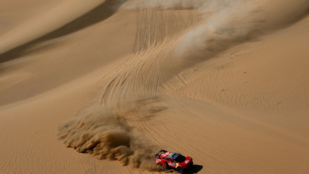 Bei der Rallye Dakar kam es zu einer Explosion - Bildquelle: AFP/SID/FRANCK FIFE