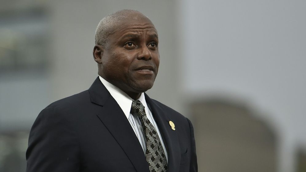 Sprinterkonig Carl Lewis Pladiert Fur Olympia Verschiebung Auf 2022