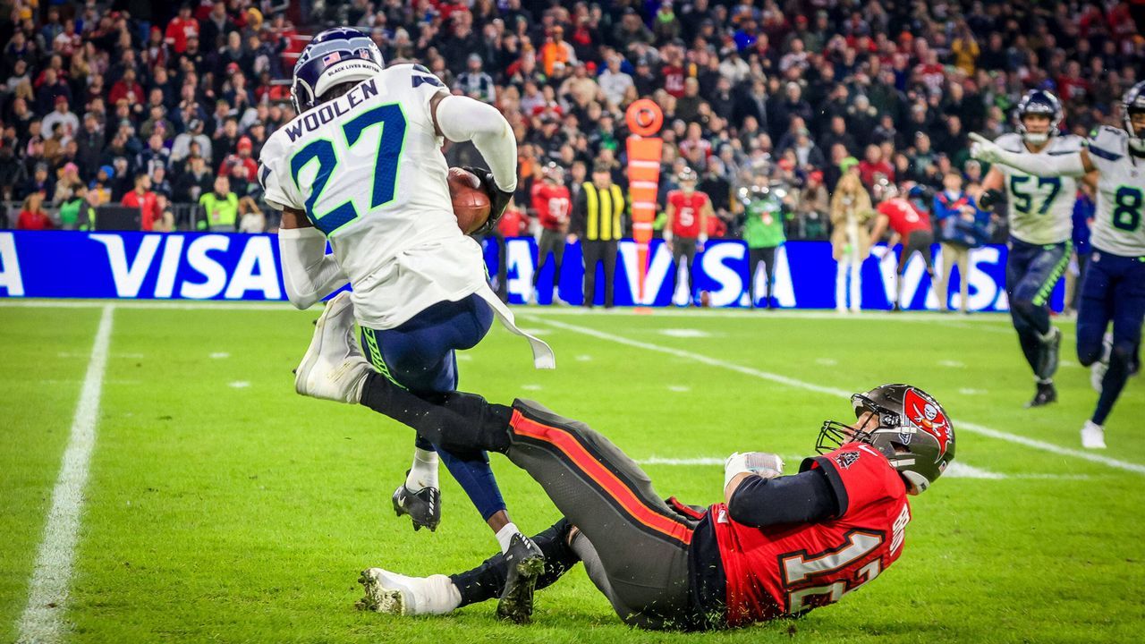 NFL-Wettbewerbsausschuss: Tripping als Personal Foul - Bildquelle: IMAGO/Beautiful Sports
