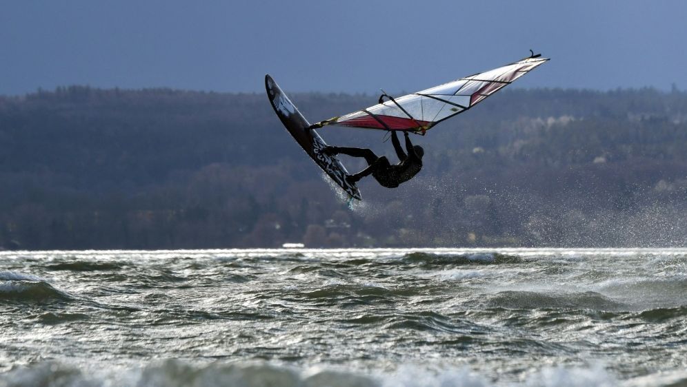 Symbolbild Windsurfen - Bildquelle: AFP/SID/CHRISTOF STACHE