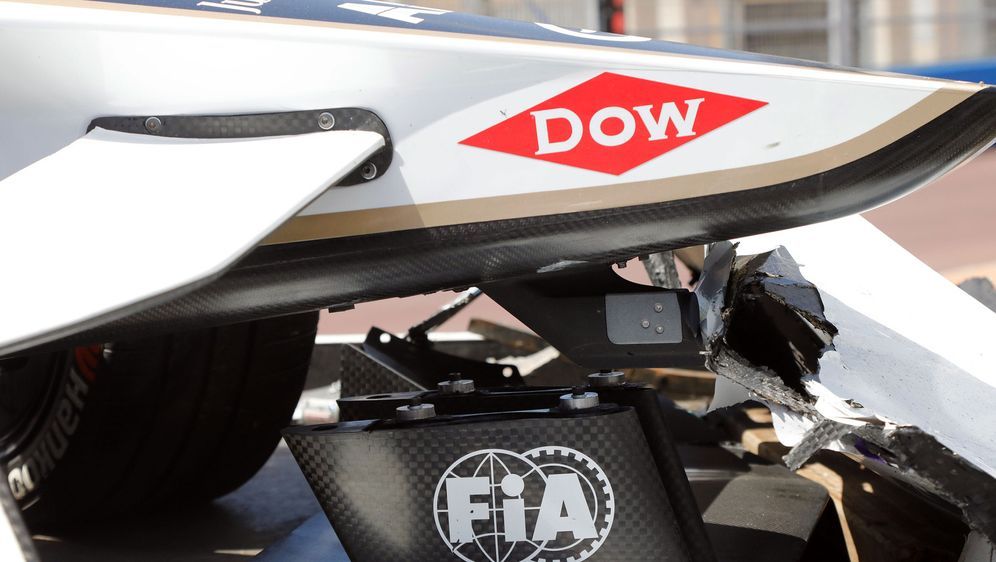 Unfallauto von Sam Bird (Jaguar) nach Formel-E-Crash in Kapstadt - Bildquelle: Andreas Beil