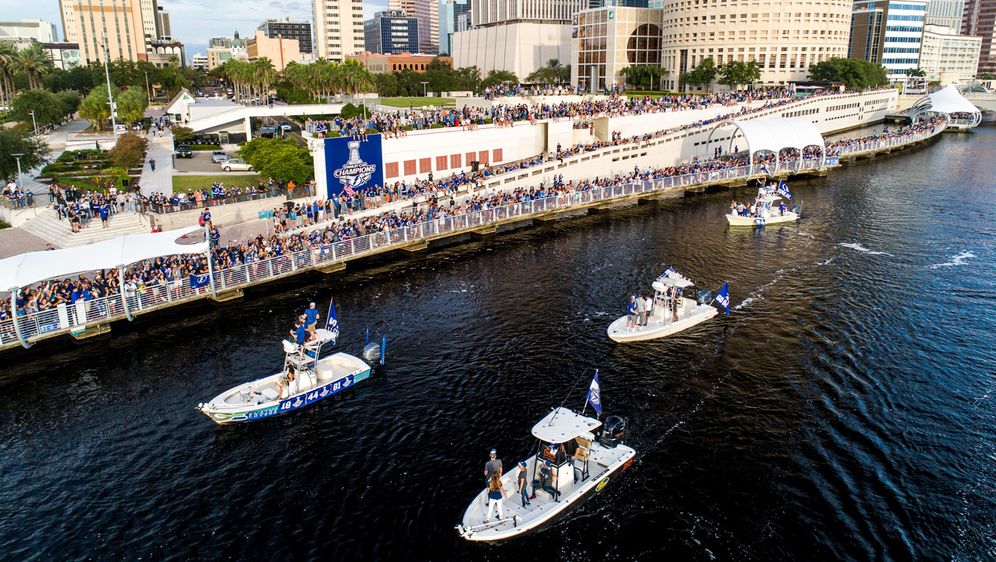 Tampa Bay Buccaneers Feiern Super Bowl Auf Dem Wasser