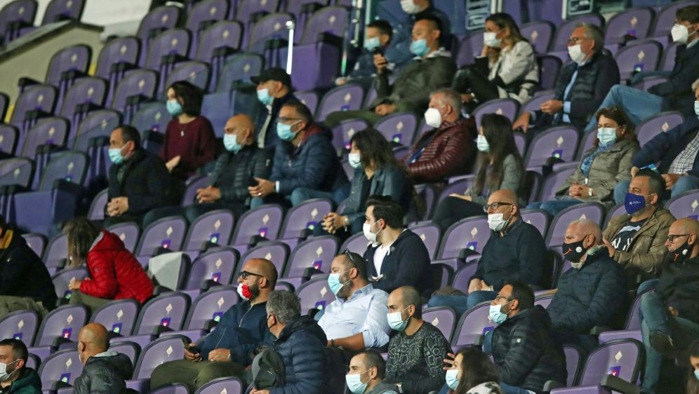 Besuch von Sportveranstaltungen soll verschärft werden - Bildquelle: AFP/SID/ISABELLA BONOTTO