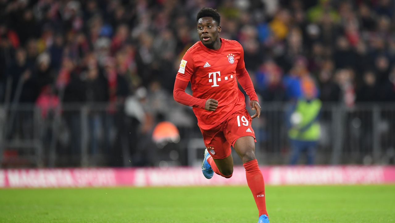 Alphonso Davies Nennt Die Funf Besten Aussenverteidiger Der Welt