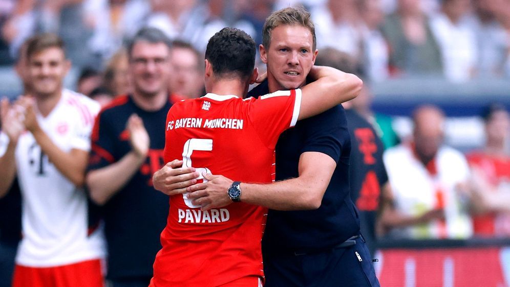 Bayern-Trainer Julian Nagelsmann will Benjamin Pavard behalten - Bildquelle: Imago