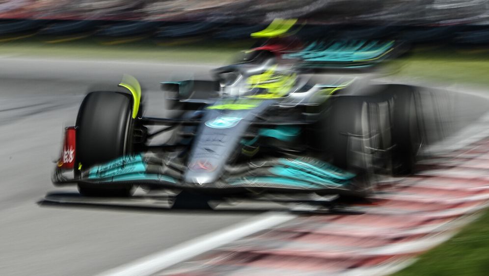 Das Mercedes-Team hat besonders mit "Porpoising" zu kämpfen - Bildquelle: Motorsport Images