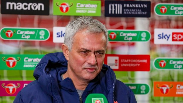 Italia – Mourinho presentato a Roma: “Qui non andate in vacanza”