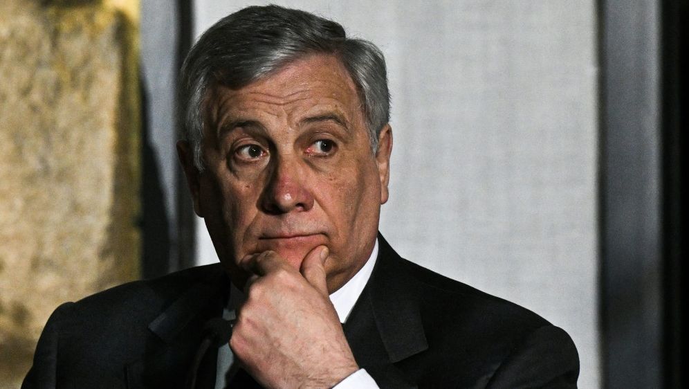 Antonio Tajani fordert nach Randale harte Strafen - Bildquelle: AFP/SID/TIZIANA FABI
