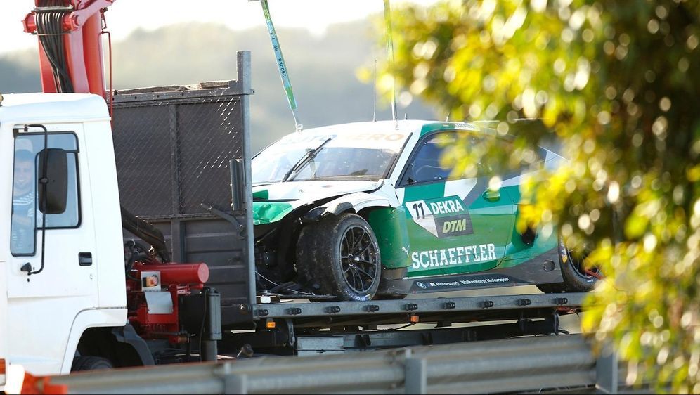 Marco Wittmanns beschädigter Walkenhorst-BMW nach dem Testcrash - Bildquelle: Alexander Trienitz