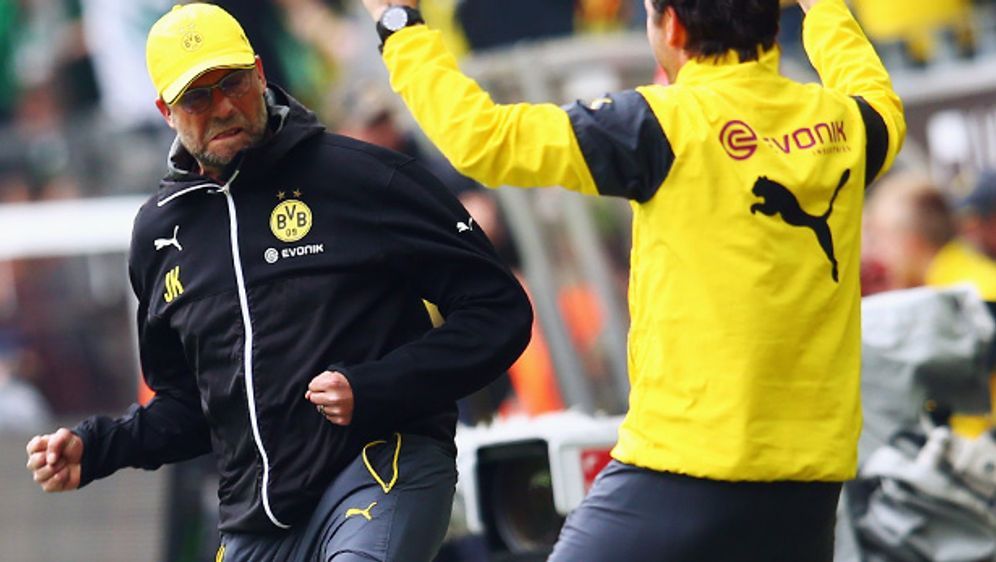 Jürgen Klopp (l.) feiert einen letzten Heimspiel-Sieg mit Borussia Dortmund - Bildquelle: Getty Images