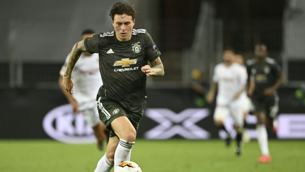 International United Star Lindelof Stoppt Handtaschenrauber Ran