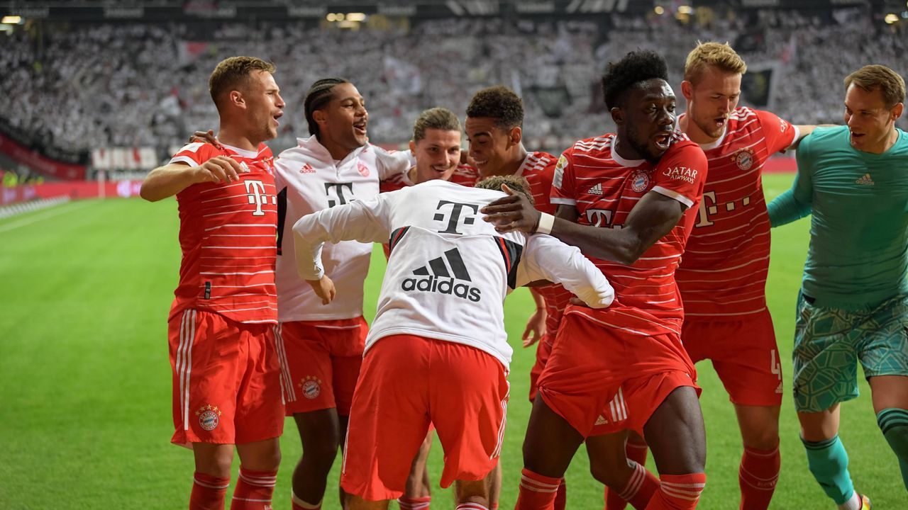 Platz 1: FC Bayern München  - Bildquelle: IMAGO/Passion2Press