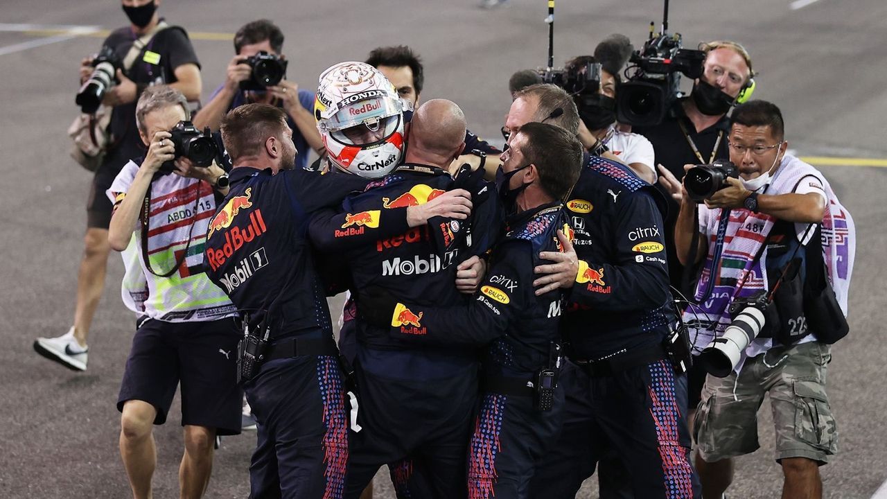 Formel 1: Max Verstappen Weltmeister - so lief das völlig irre Finale in Abu Dhabi - Bildquelle: 2021 Getty Images
