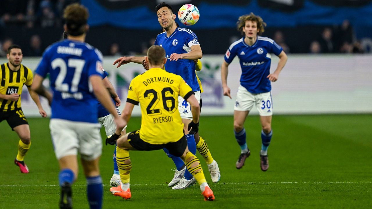 Maya Yoshida (FC Schalke 04)