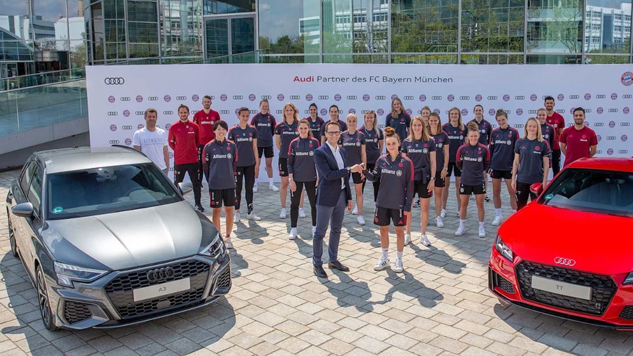 Dienst-Wagen für die Spielerinnen des FC Bayern München - Bildquelle: AUDI AG
