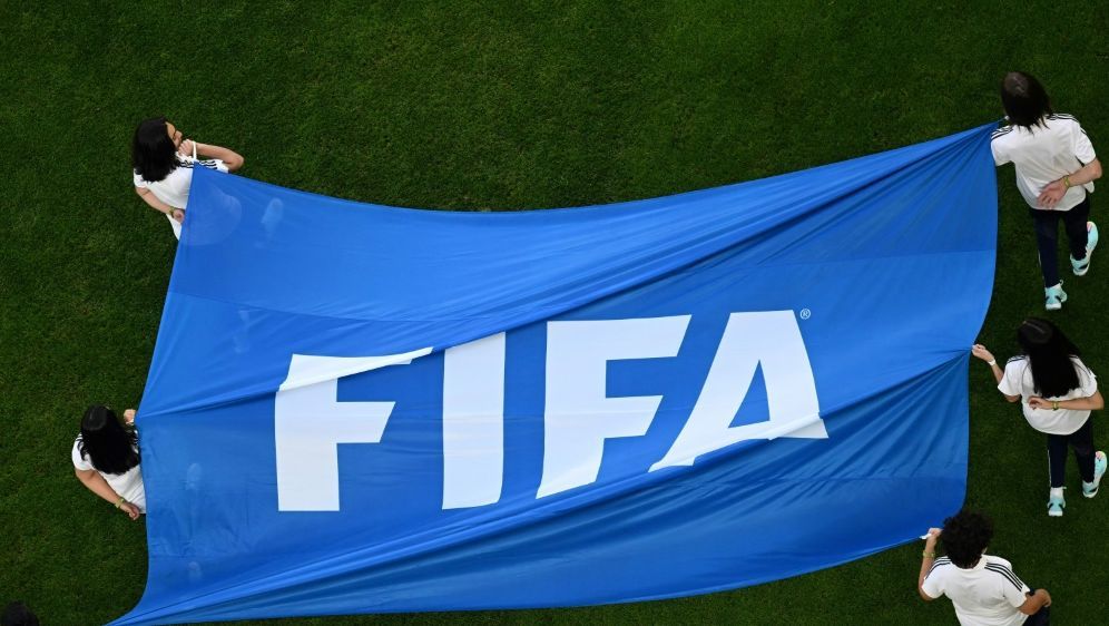 Die FIFA verhängt Geldstrafen für Serbien und Kroatien - Bildquelle: AFP/SID/KIRILL KUDRYAVTSEV
