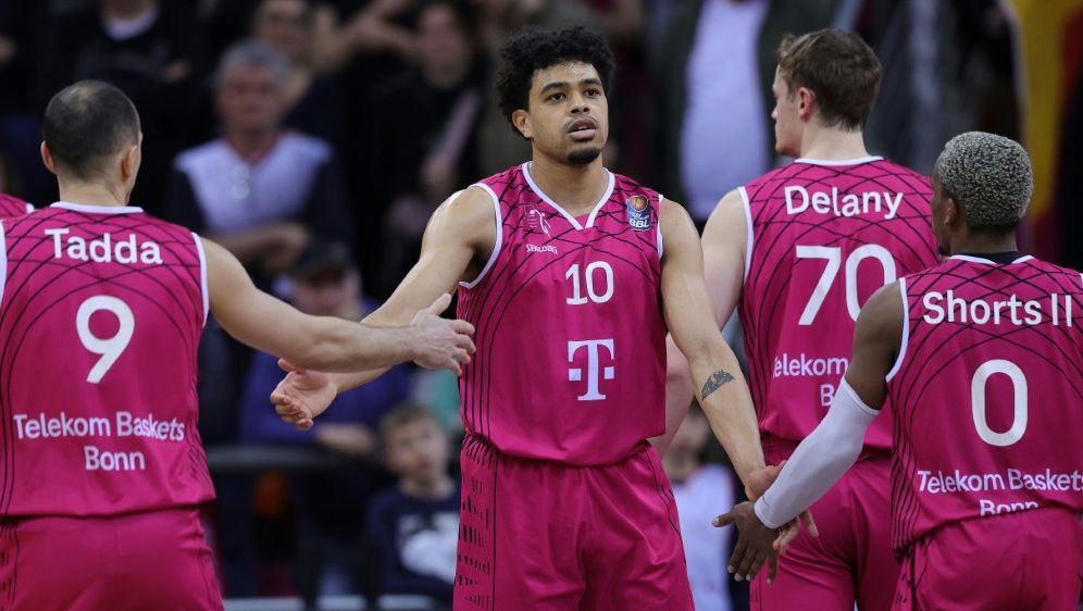 Die Telekom Baskets Bonn legen im Titelkampf vor - Bildquelle: FIRO/FIRO/SID/