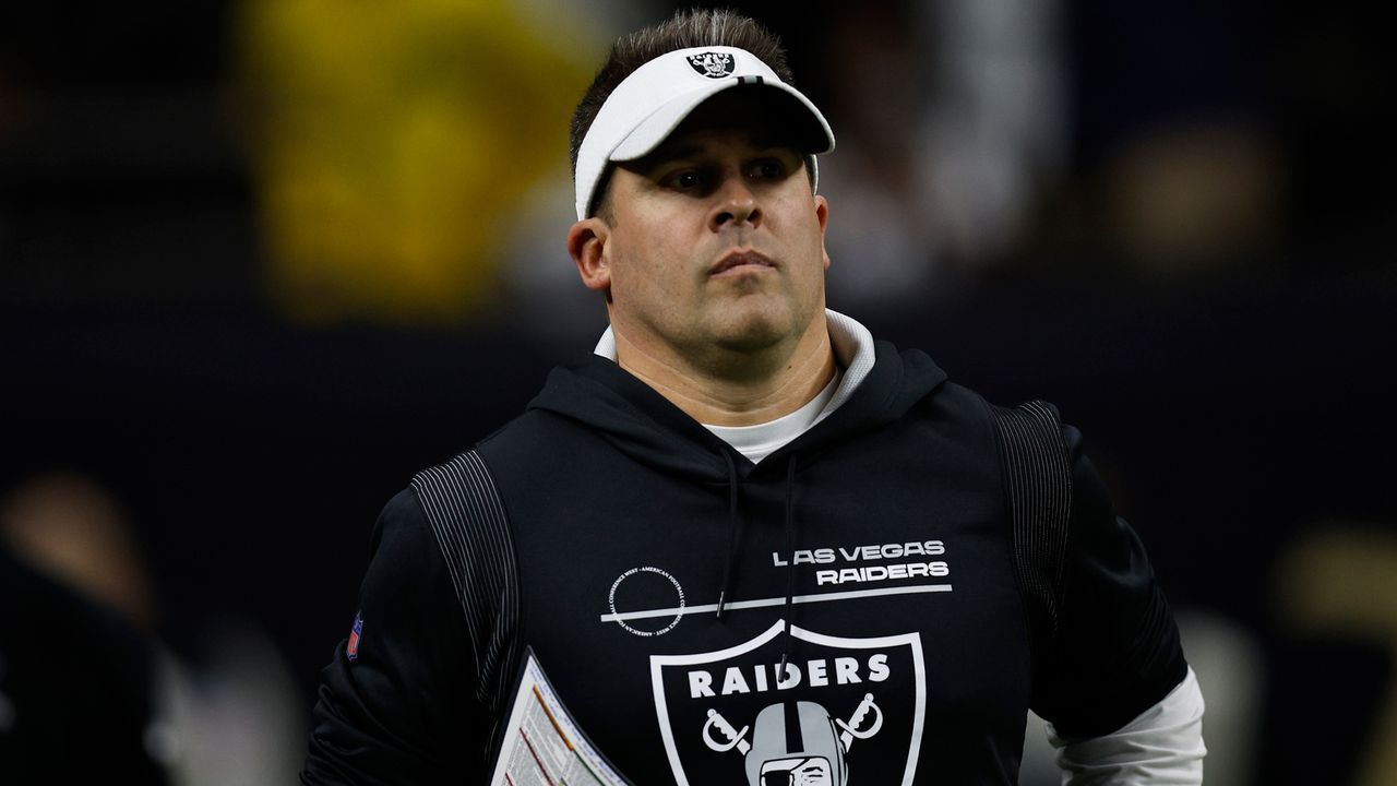 Las Vegas Raiders: Geht Head Coach McDaniels? Entlassung wohl zu teuer für Franchise - Bildquelle: 2022 Getty Images
