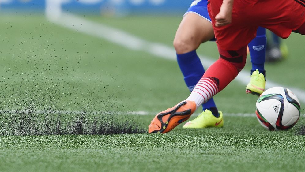 Kunstrasen Droht Das Aus Schwerwiegende Folgen Fur Amateure