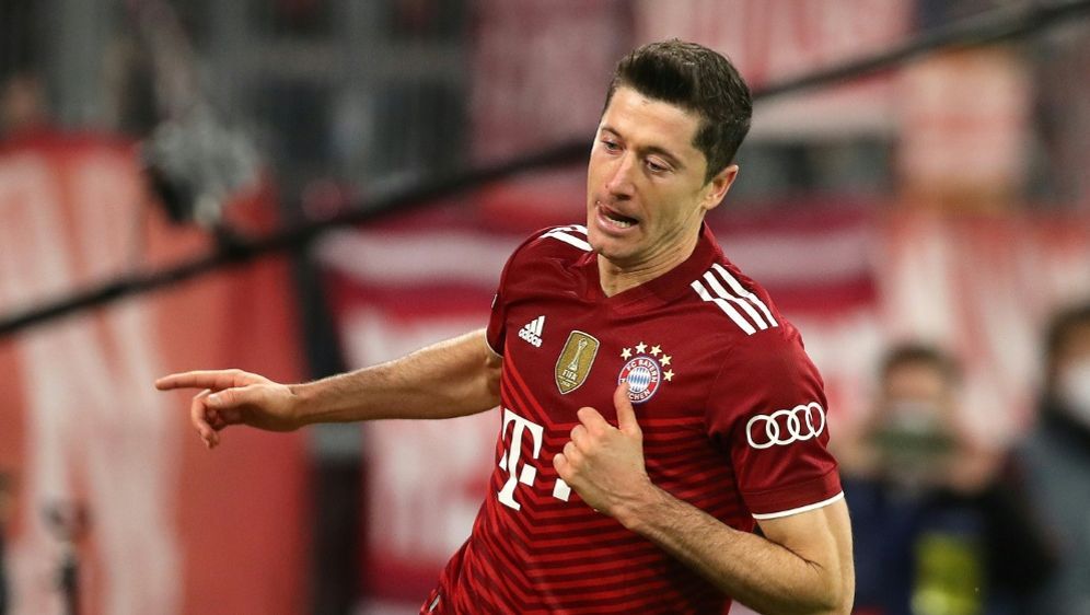 Die Bayern sehen Robert Lewandowski als Weltfußballer - Bildquelle: FIRO/FIRO/SID/