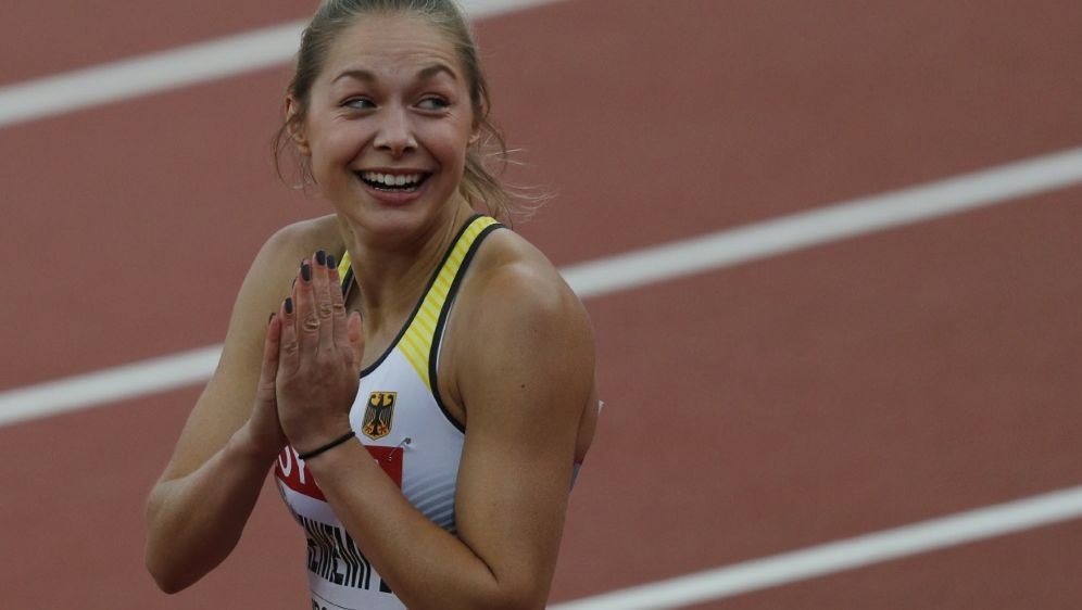 Gina Lückenkemper gewinnt mit starken 10,99 Sekunden - Bildquelle: AFP/SID/ADRIAN DENNIS