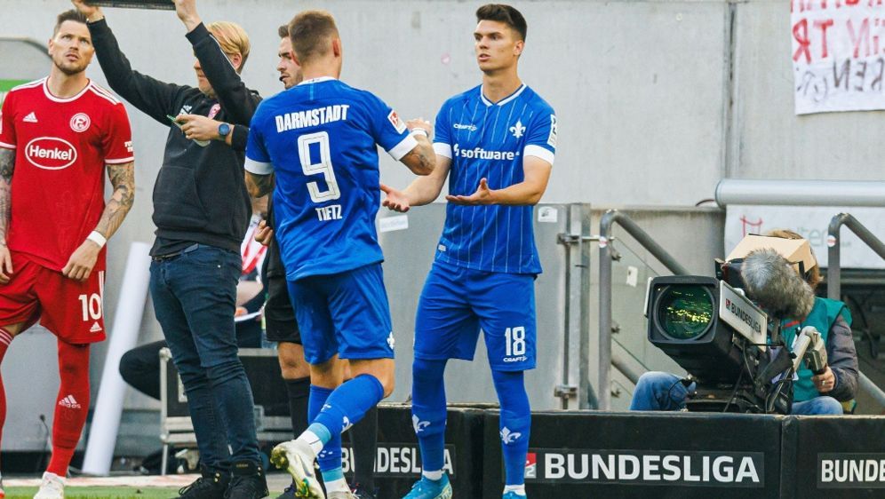 Mathias Honsak (r.) muss Länderspiele verletzt absagen - Bildquelle: FIRO/FIRO/SID/