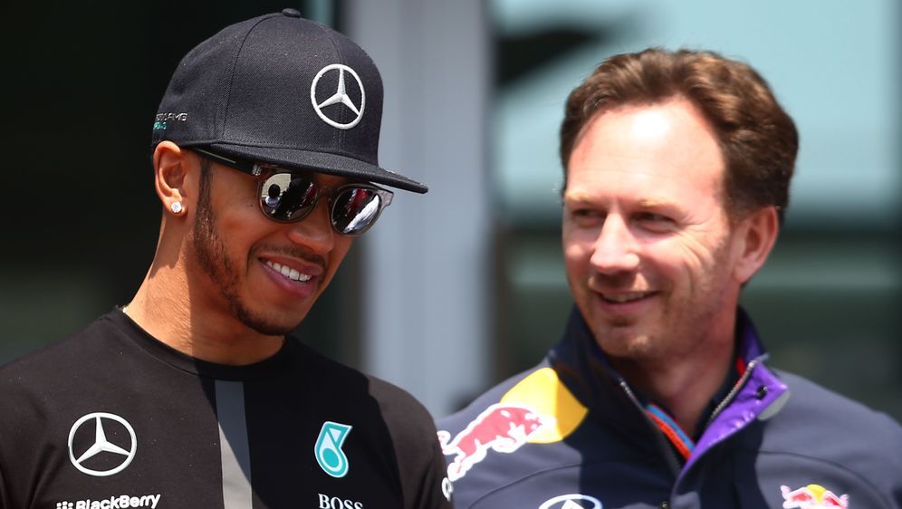 Lewis Hamilton (li.) und Red Bull-Teamchef Christian Horner führten einige i... - Bildquelle: 2015 Getty Images