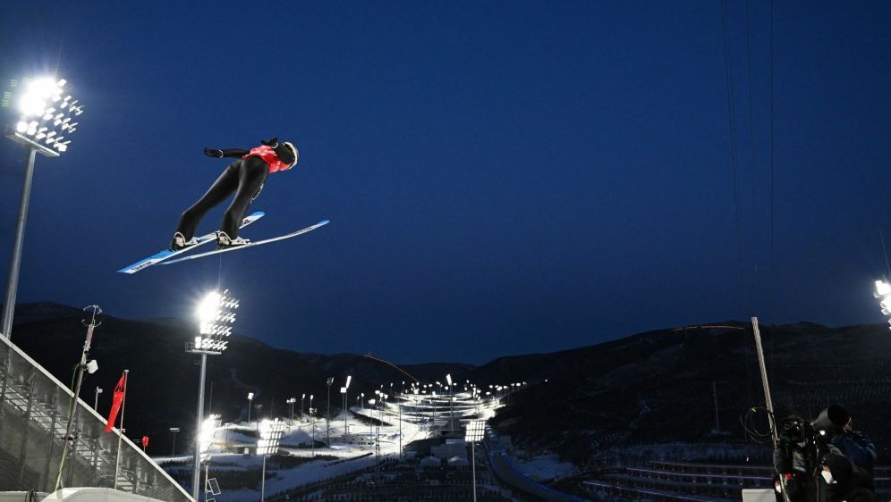 Erster Skiflug-Wettkampf der Frauen findet 2023 statt - Bildquelle: AFP/SID/CHRISTOF STACHE