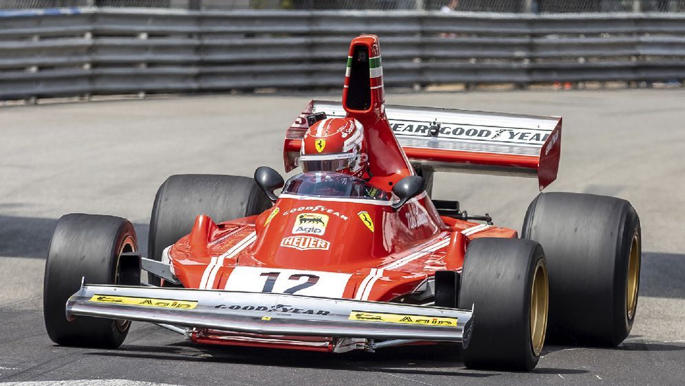 In diesem Ferrari baute Charles Leclerc in Monaco einen Unfall - Bildquelle: ACM