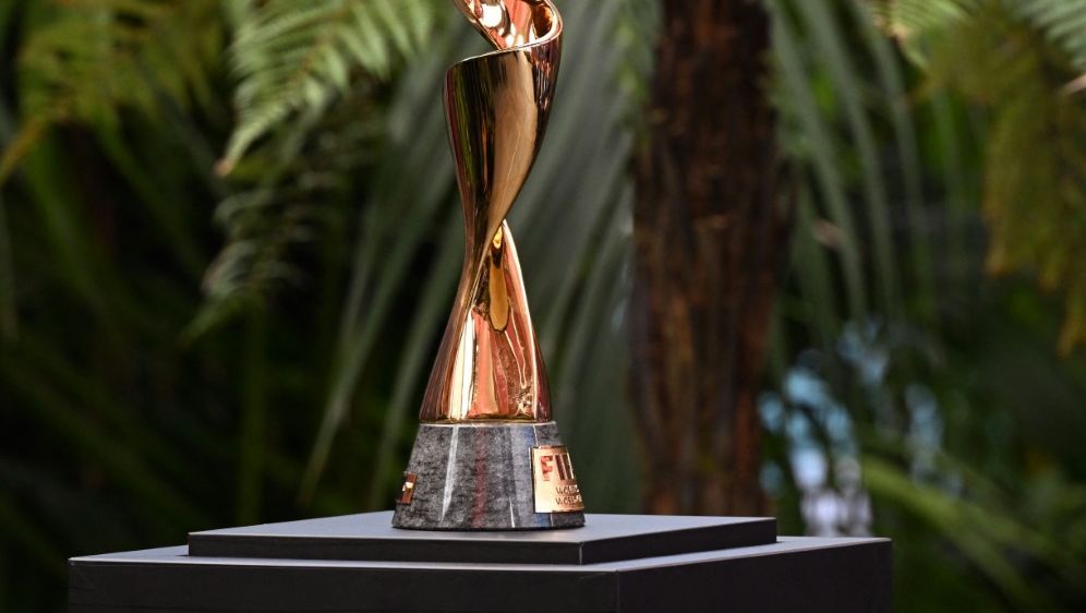 Der Pokal der Frauen-WM in Australien und Neuseeland - Bildquelle: AFP/SID/WILLIAM WEST